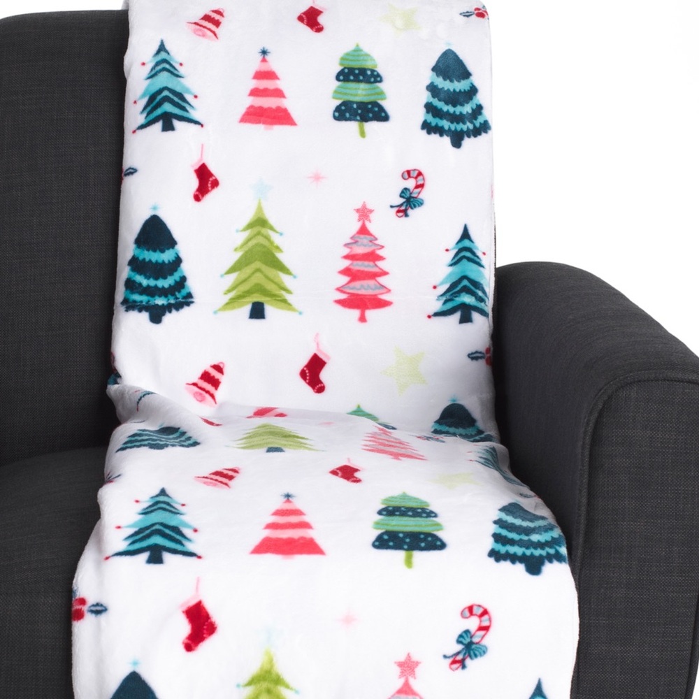 ENVOGUE Oversized Feliz Fiestas Christmas Throw-60” x 70”